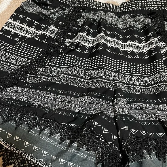 $5 IF BUNDLED Lace Trimmed Dressy Shorts - Picture 4 of 9